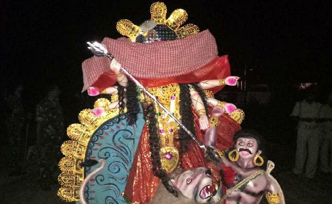 असामाजिक तत्वों ने तोड़ी दुर्गा प्रतिमा, तनाव, मौके पर पुलिस कर रही कैंप