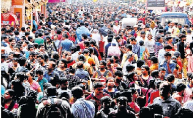 चढ़ने लगी है अब दुर्गापूजा की खुमारी, बाजारों की बढ़ी रौनक, छुट्टी के दिन जमकर हुई खरीदारी