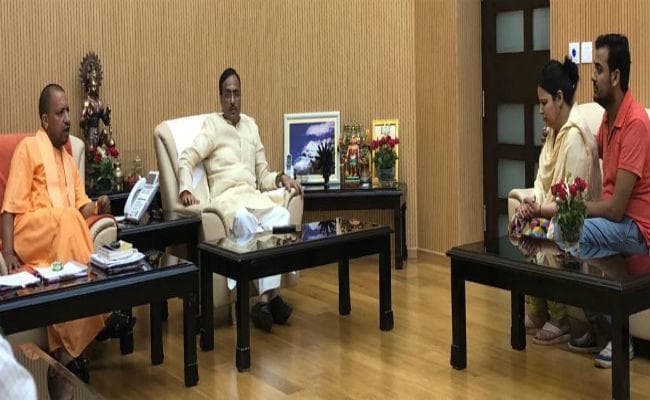 विवेक तिवारी की पत्नी सीएम आदित्यनाथ से मिलीं, कहा अब लगता है मैं अपनी जिम्मेदारियां पूरी कर लूंगी