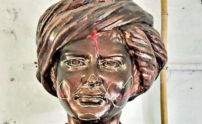 रांची : पुराना जेल परिसर में भगवान बिरसा की प्रतिमा से छेड़छाड़