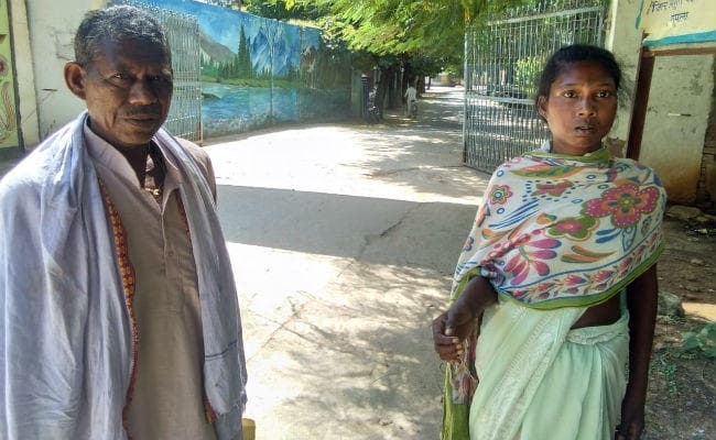 न्याय के लिए भटक रही है प्रताड़ित महिला, ससुराल वालों ने डायन कह घर से निकाला