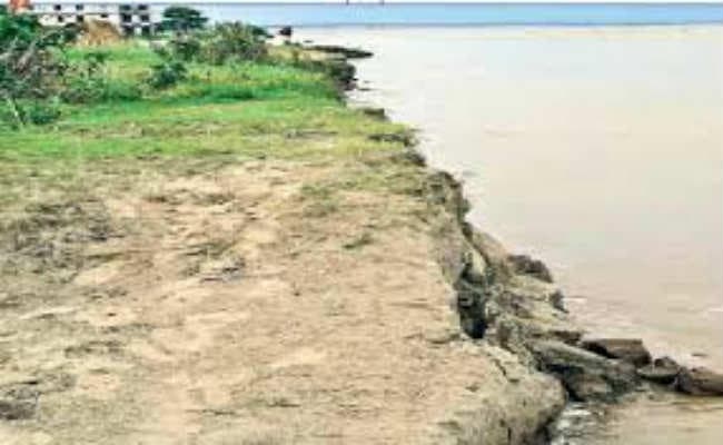 कई गांवों के अस्तित्व पर गंगा के कटाव का संकट, किसानों की चिंता बढ़ी