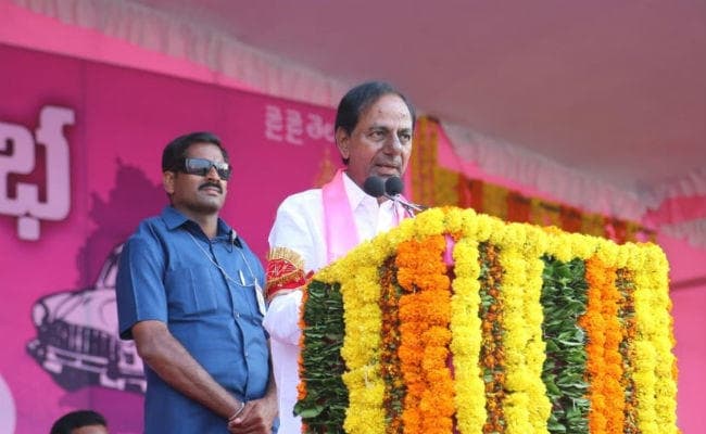 तेलंगाना में नहीं बांटी जाएंगी साड़ियां