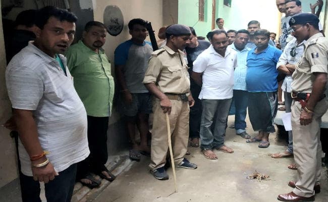 मोबाइल पर फोन कर व्यवसायी से मांगी 30 लाख रुपये की रंगदारी, मोबाइल ऑफ किया तो घर पर फेंका बम