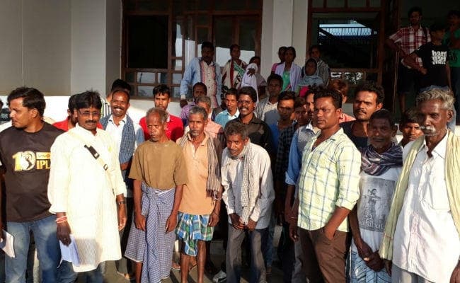 सिमडेगा : मुखिया ने जिंदा व्यक्ति को मृत बता कर योजना से किया वंचित