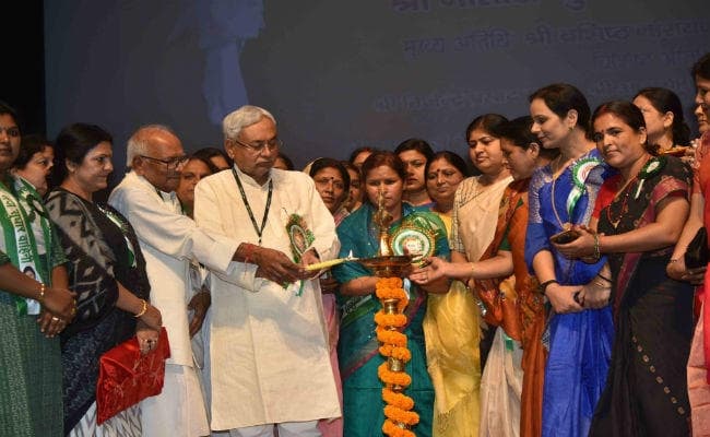 कुछ लोग बैंक का पैसे लेकर भाग जाते हैं, लेकिन जीविका की बहने बैंक का कर्ज चुकाती है : CM नीतीश