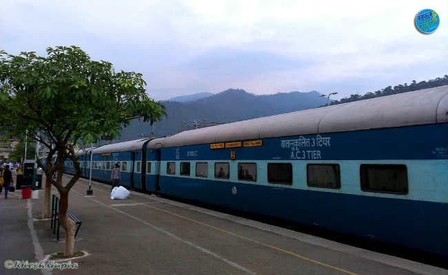 सप्तक्रांति एक्सप्रेस डेढ़ घंटे लेट खुली, हंगामा