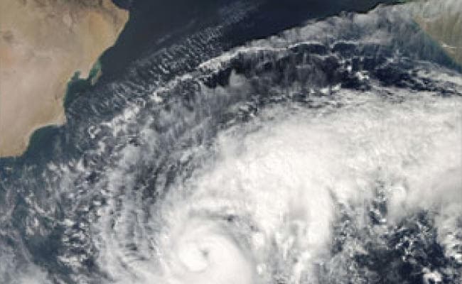 तीन राज्यों में तूफान और बारिश की चेतावनी, अरब सागर पर बना है गहरा दबाव का क्षेत्र