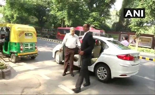 एयरसेल-मैक्सिस : अदालत ने चिदंबरम और कार्ति की गिरफ्तारी पर एक नवंबर तक रोक लगायी