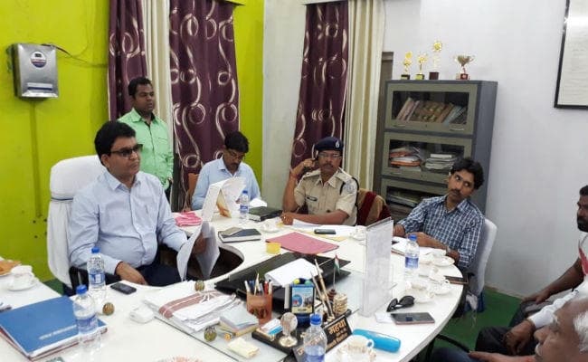 सिमडेगा : शांति समिति की बैठक में आपसी सौहार्द के साथ दुर्गा पूजा मनाने का लिया गया निर्णय