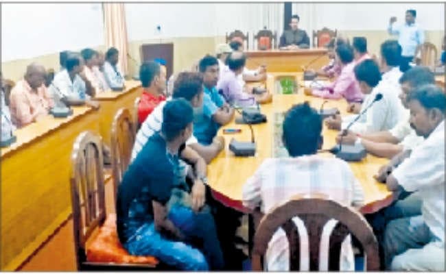 सफाई को ले थी बैठक, नहीं आयीं मेयर, कहा नहीं बुलाया