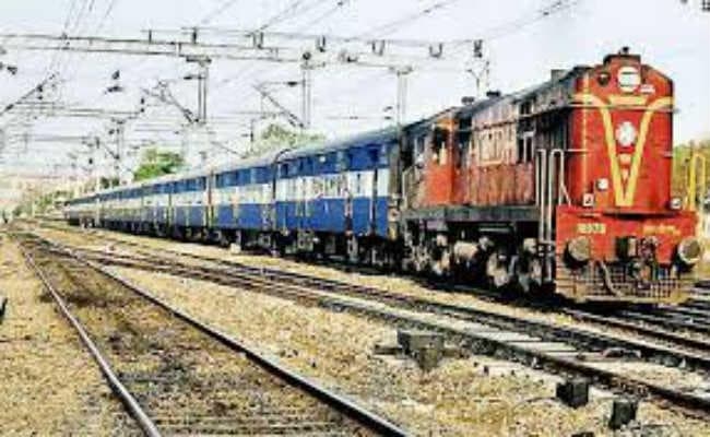 चक्रवाती तूफान तितली का ट्रेन परिचालन पर असर, शालीमार-सिकंदराबाद एसी एक्सप्रेस रद्द, कईयों का बदला मार्ग
