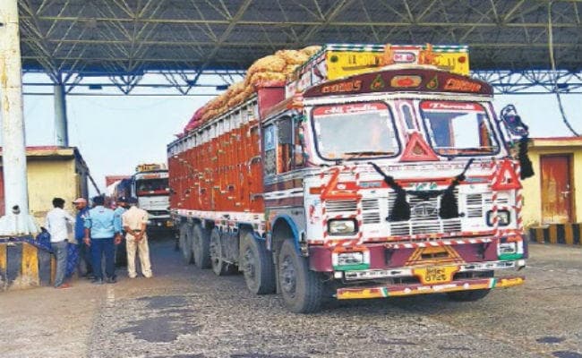 आधी रात डीएम ने बॉर्डर से सटे चेक पोस्ट पर की छापेमारी, फिर सामने आया सच... पढ़े पूरा मामला