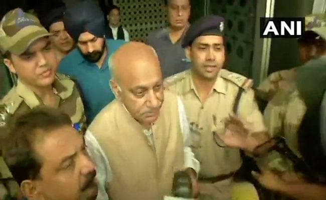 VIDEO #मी टू कैंपेन: एमजे अकबर लौटे भारत, बोले- बाद में जारी करेंगे बयान