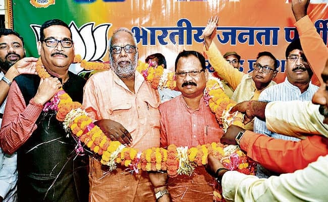 रांची : सूरज मंडल समेत कई लोग भाजपा में शामिल, लक्ष्मण गिलुवा ने कहा, दूसरी पार्टियां खानदान को समर्पित