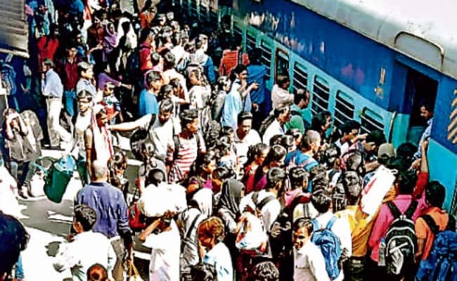 रांची : दुर्गापूजा को लेकर ट्रेनों में बढ़ी भीड़