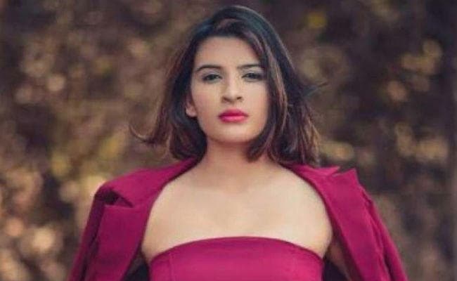 Murder: मुंबई में 20 साल की माॅडल को दोस्त ने घर बुला कर मार डाला, फिर सूटकेस में लाश भरकर झाड़ियों में फेंका