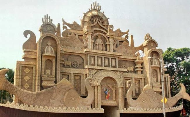 ओड़िशा : कटक में सोने-चांदी से सजे हैं दुर्गा पूजा के पंडाल