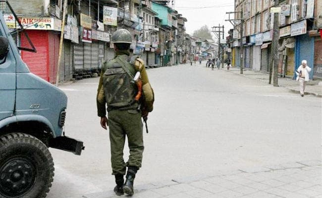 J-Kashmir : श्रीनगर में निषेधाज्ञा, मोबाइल व इंटरनेट सेवाएं ठप