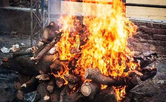 Jharkhand : पलामू में युवक की हत्या कर शव को जलाया