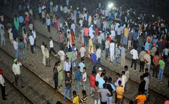 अमृतसर रेल हादसा: ड्राइवर ने की पूरी कोशिश, स्पीड कर दी कम लेकिन नहीं रुकी ट्रेन