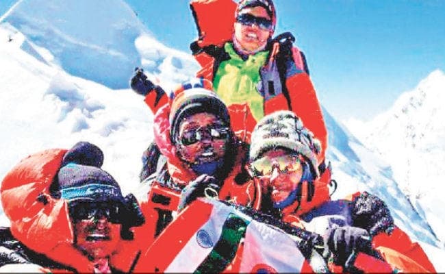 बंगाल की बालाओं ने हिमशिखर पर फहराया तिरंगा