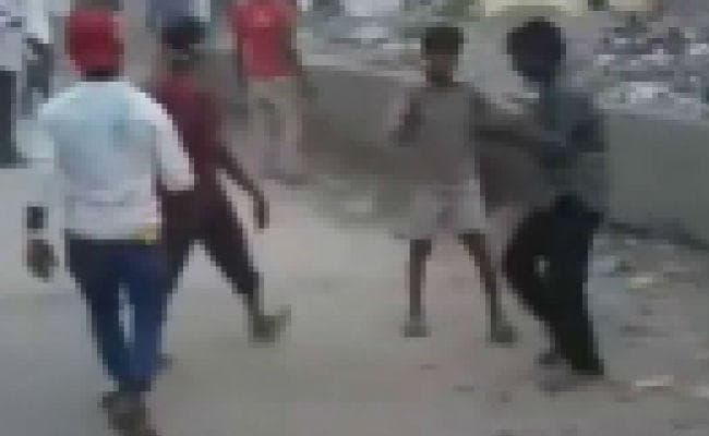 पलामू : विश्रामपुर में मूर्ति विसर्जन के दौरान दो गुट भिड़े, चार घायल