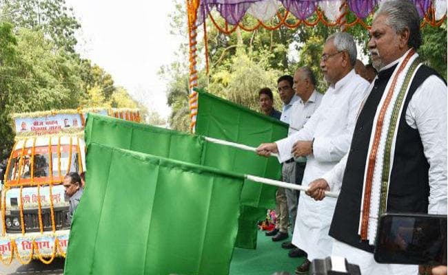 CM नीतीश ने हरी झंडी दिखाकर रवाना किया रबी अभियान–सह–बीज वाहन विकास वाहन रथ