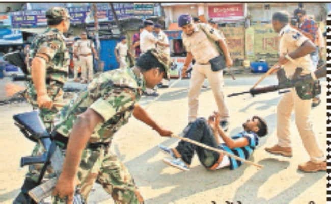 आइटीआइ परीक्षा का किया बहिष्कार चार घंटे उपद्रव, आगजनी, लाठीचार्ज