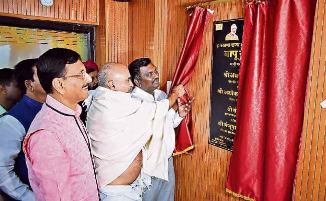 रांची : खादी अब सिर्फ राजनेताओं की पोशाक नहीं रही : अमर बाउरी