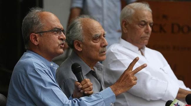 राफेल सौदा : केस दर्ज कराने के लिए यशवंत, शौरी और भूषण ने खटखटाया कोर्ट का दरवाजा