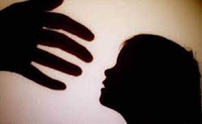 जमशेदपुर : प्रिंसिपल के अधेड़ भाई पर हॉस्टल में यूकेजी की बच्ची से दुष्कर्म का आरोप
