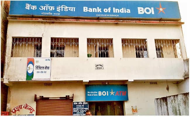 टुंडी में बैंक ऑफ इंडिया में दिनदहाड़े डकैतों का धावा, पुलिस ने दो अपराधियों को रगेद कर पकड़ा, एक कट्टा, चार गोली व गुप्ती बरामद