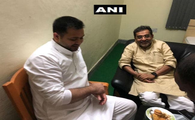तेजस्वी यादव ने रालोसपा चीफ उपेंद्र कुशवाहा से की मुलाकात, तेज हुई सियासत