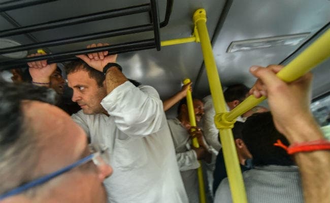 सीबीआई विवाद मामले में राहुल गांधी का वार, बोले-सच से भाग सकते हैं मोदी, छिप नहीं सकते