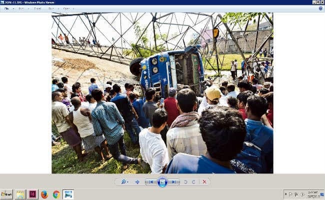 पटना से रोसड़ा, समस्तीपुर जा रही थी बस, गांधी सेतु पर गड्ढे में गिरी