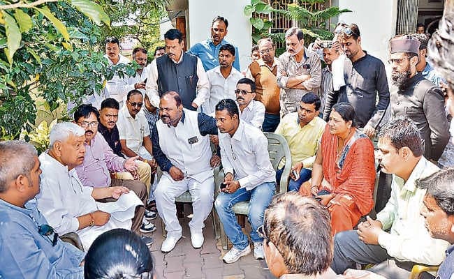 धनबाद : भाजपाइयों ने सांसद पीएन सिंह को पांच घंटे घेरे रखा, जानिए क्या है पूरा मामला