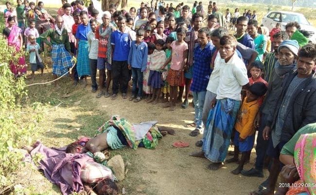 गुमला : दो युवकों की पत्थर से कूचकर हत्या करके लड़कियों को उठा ले गये बदमाश