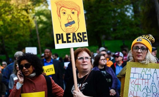 अमेरिका के राष्ट्रपति डोनाल्ड ट्रंप का पिट्सबर्ग सिनेगॉग में हुआ जोरदार विरोध