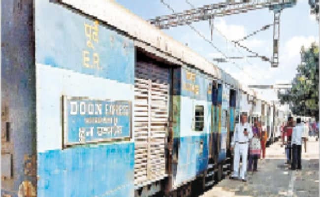 इंजन खराब, पानागढ़ स्टेशन पर डेढ़ घंटे खड़ी रही डाउन दून एक्स