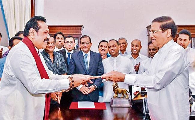 श्रीलंका में अस्थिरता के हालात, छाये सियासी संकट के बादल