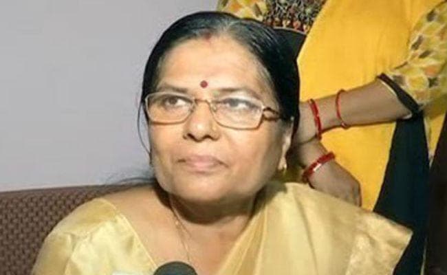 पूर्व मंत्री मंजू वर्मा की गिरफ्तारी के लिए पुलिस ने दो ठिकानों पर की छापेमारी