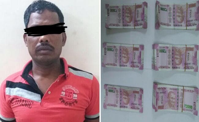 बंगाल : मालदा से नकली नोट लेकर आया था कोलकाता, एसटीएफ ने दबोचा