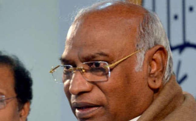 खड़गे ने कहा - CBI Director को छुट्टी पर भेजना अवैध, फैसले के खिलाफ गये अदालत