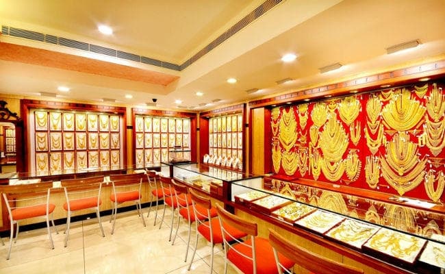 धनतेरस पर Bullion Market की बढ़ी चमक, 6 साल के High Level पर पहुंची Gold की कीमत