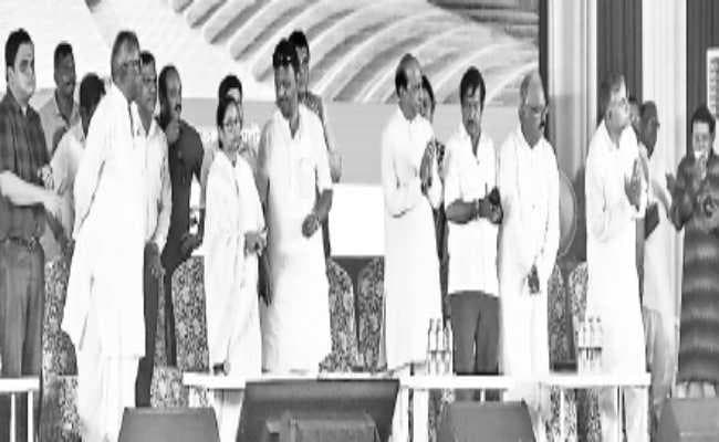 कोलकाता : भाजपा का गेरुआ झूठा : ममता