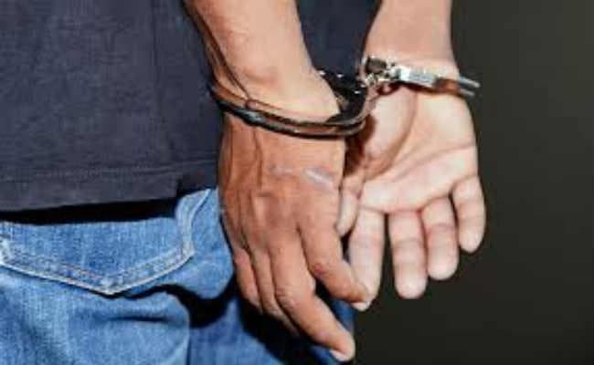 प्रतिबंधित पटाखों के खिलाफ पुलिस का व्यापक अभियान, अलग-अलग जगहों से प्रतिबंधित पटाखों के साथ तीन गिरफ्तार