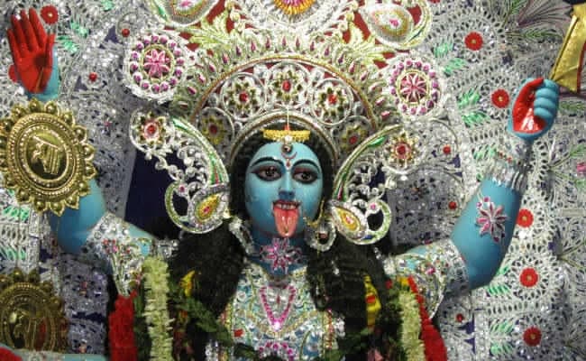 शक्ति की देवी मां काली की पूजा आज, पूजन से रोग व भय का होता है नाश