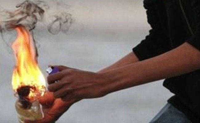 तृणमूल पंचायत सदस्य के घर पर बम से हमला