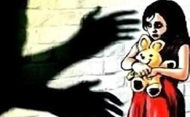 घर के पड़ोस में टीवी देखने गयी 4 वर्षीय मासूम बच्ची के साथ नाबालिग किशोर ने किया दुष्कर्म